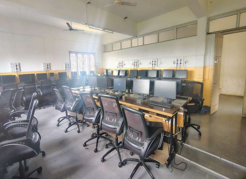 kle-school-state-nippani-computer-lab-1